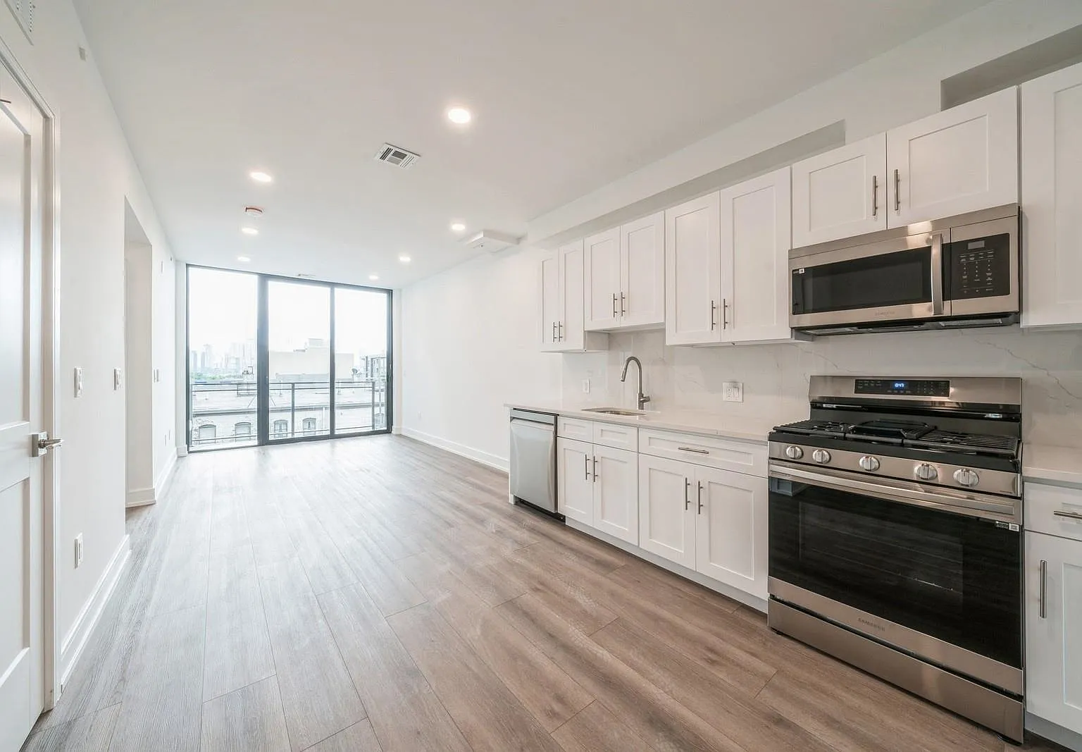 1 bed, 1.0 bath, 605 sqft, $2,895 — Photo 3