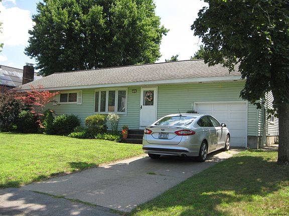 2nd image of 31 Louis Dr