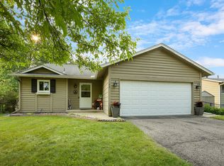 1192 Sapphire Ln, Shakopee, MN 55379