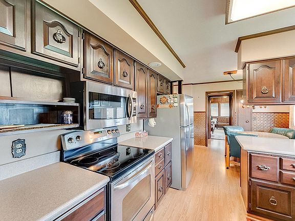 4th image of 204 W Elgin St