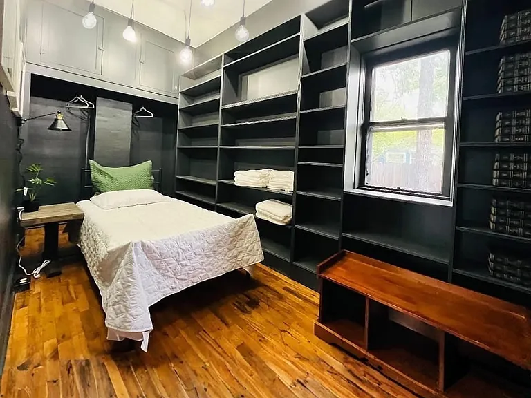 233 S Vine St — Photo 10