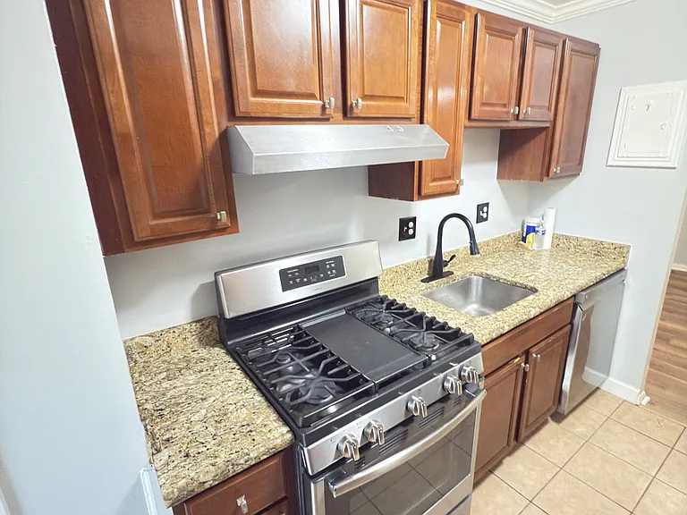 5618 Bloomfield Dr #201 — Photo 10