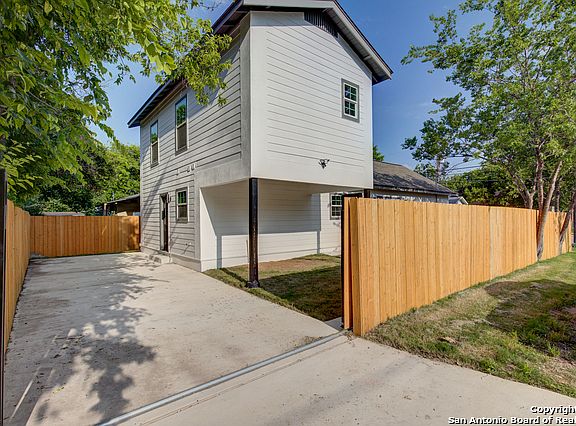 4th image of 1117 LAMAR ST