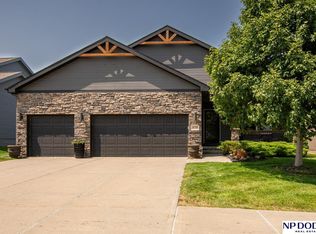 878 N Hws Cleveland Blvd, Elkhorn, NE 68022