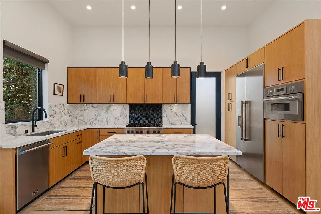 5 bed, 4.5 bath, 2641 sqft, $24,718 — Photo 3