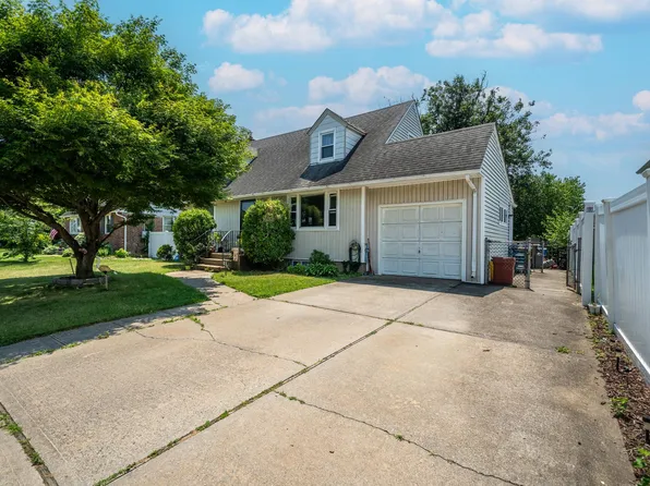 190 Fallwood Parkway, Farmingdale, NY 11735