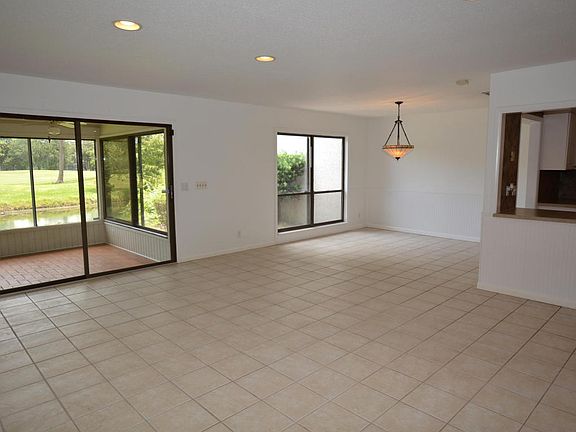 4th image of 10148 Cross Green Way