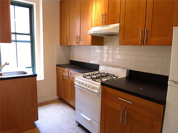 4th image of 528 E 79th St APT 5D