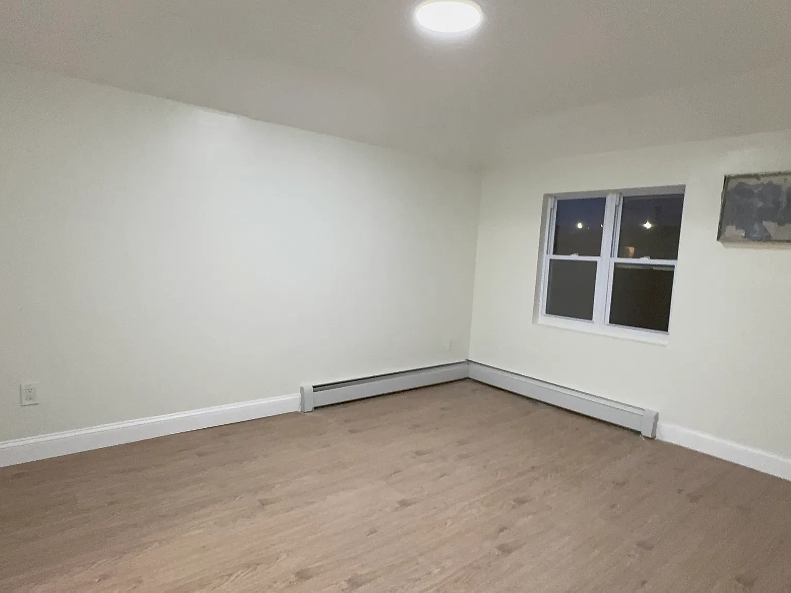 3 bed, 1000 sqft, $3,200 — Photo 2