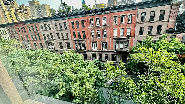 Rented by HOLTON REAL ESTATE INC. | media 23