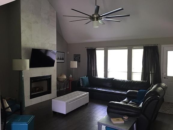 4th image of 810 Shadberry Dr