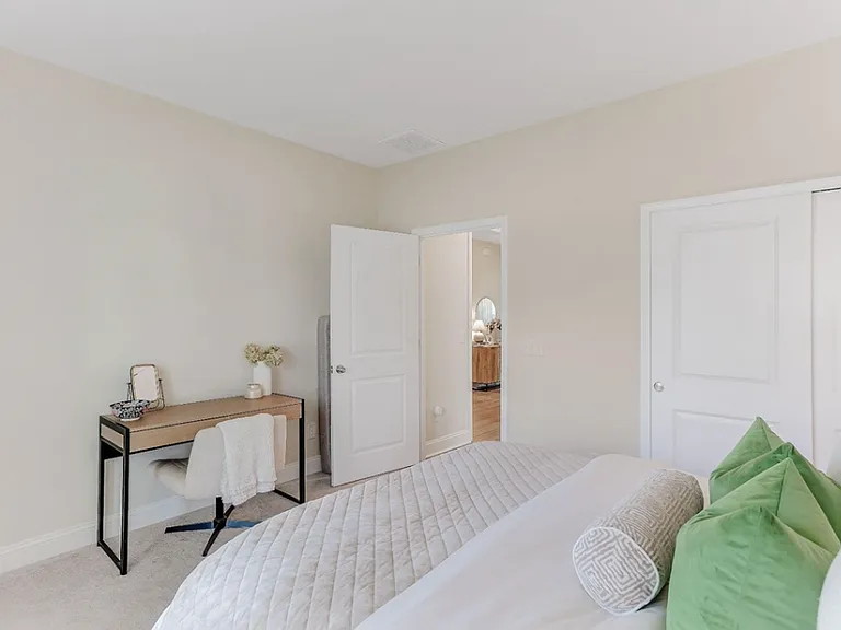 72 McRorrie Dr — Photo 35