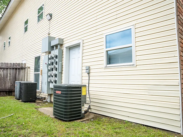 Oak Lane Apartments — Photo 41