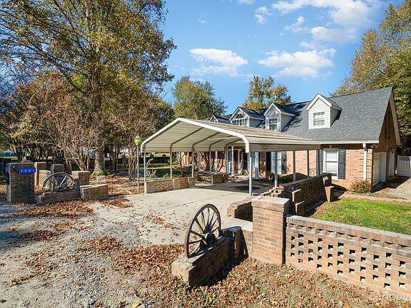 2nd image of 7901 Pinewood Cir