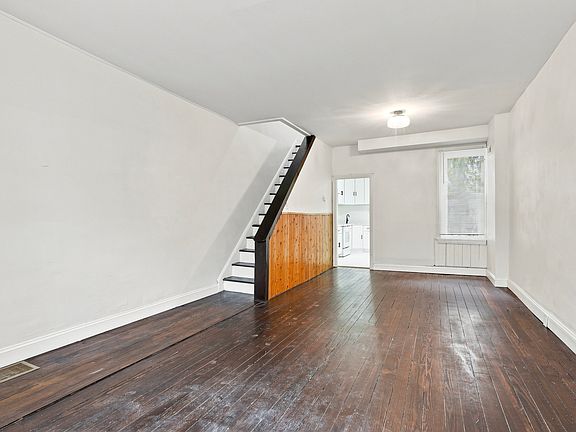 3rd image of 3435 Amber St