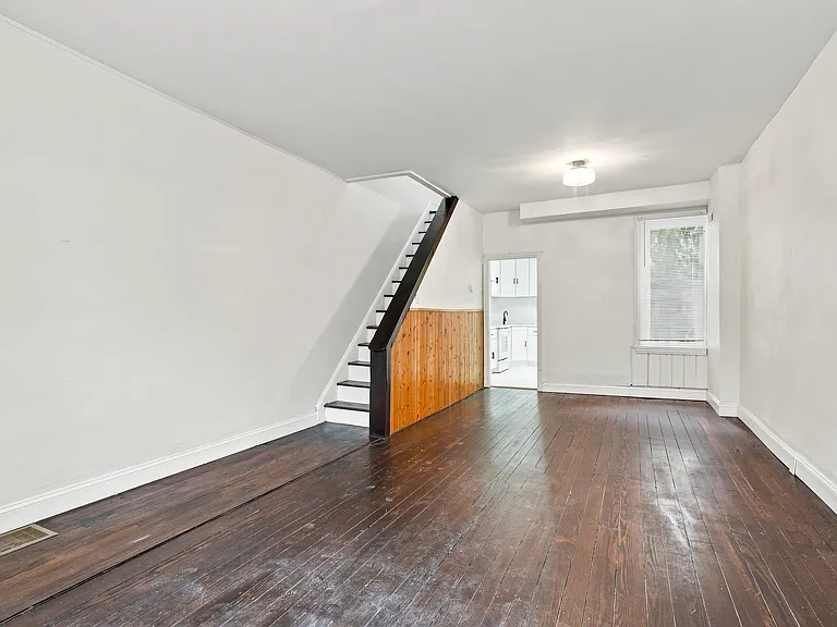 3435 Amber St — Photo 3