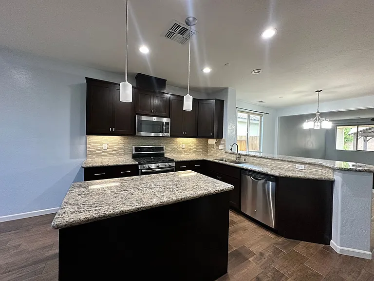 1725 N Silvervale St — Photo 22
