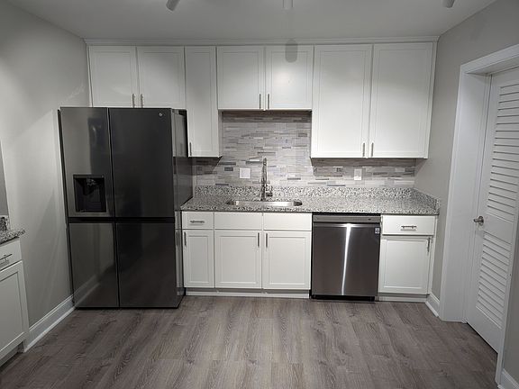 3rd image of 10410 Lovell Center Dr #5