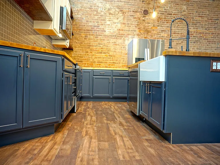 100 W Crawford St #3 — Photo 4