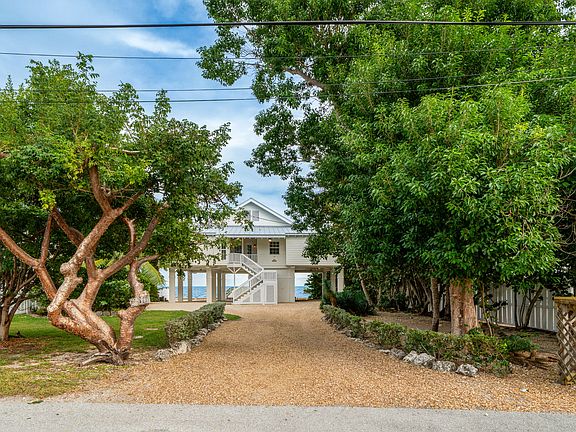 3rd image of 236 Tarpon St