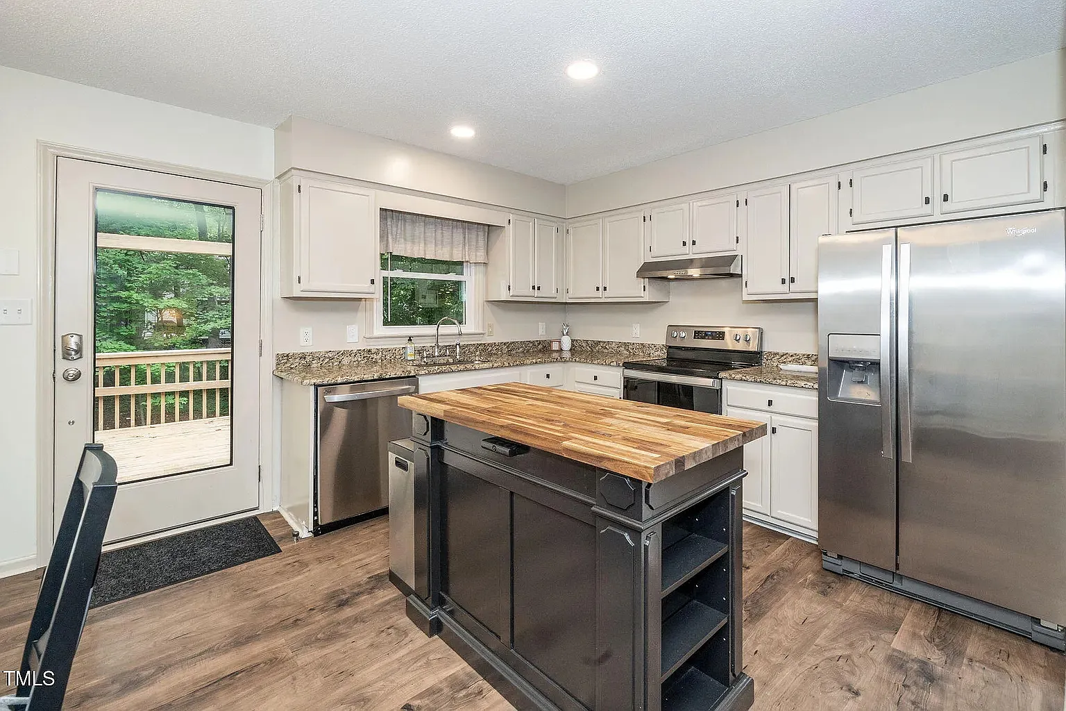 6 bed, 2311 sqft, $700 — Photo 2