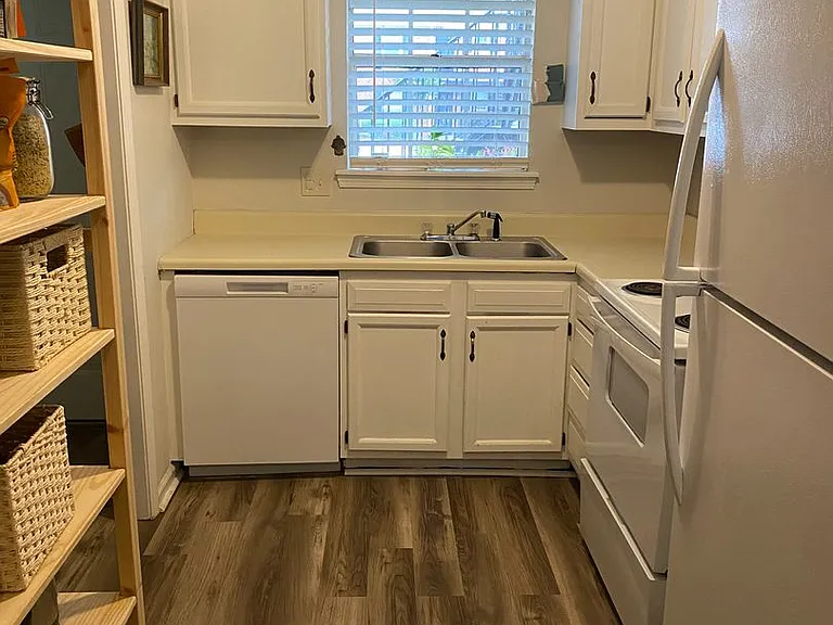 1688 Prince Ave #604 — Photo 7