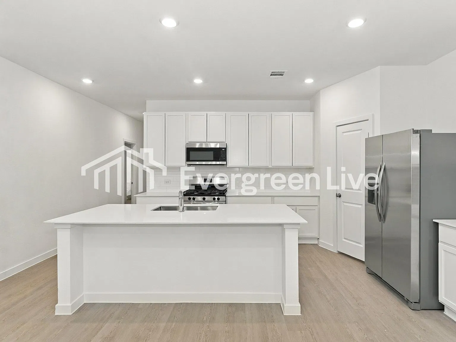 4 bed, 3.0 bath, 1875 sqft, $2,040 — Photo 2