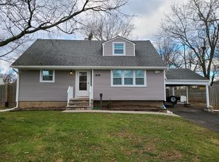 14 Darwin Rd, Somerset, NJ 08873