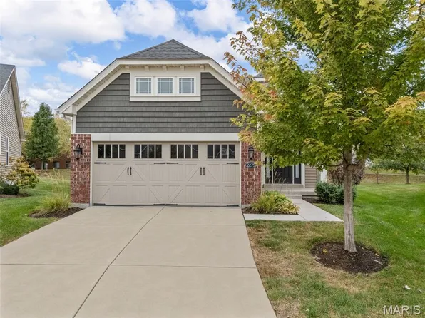 2275 Cournier St, Saint Charles, MO 63301