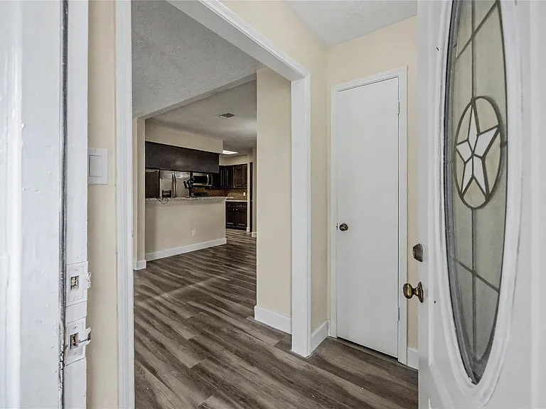 7907 Chancel Dr — Photo 6