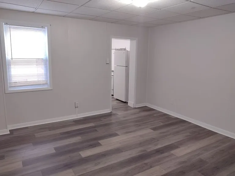 4403 Davison St — Photo 10