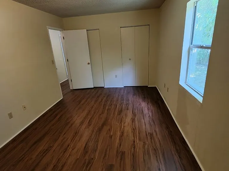 209 E Broad St — Photo 6