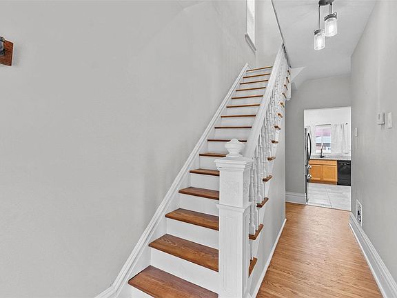 4th image of 7028 Virginia Ave