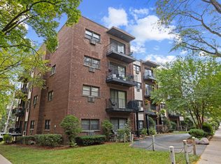 7255 N Ridge Blvd APT 303, Chicago, IL 60645