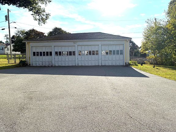 3rd image of 406 River Rd