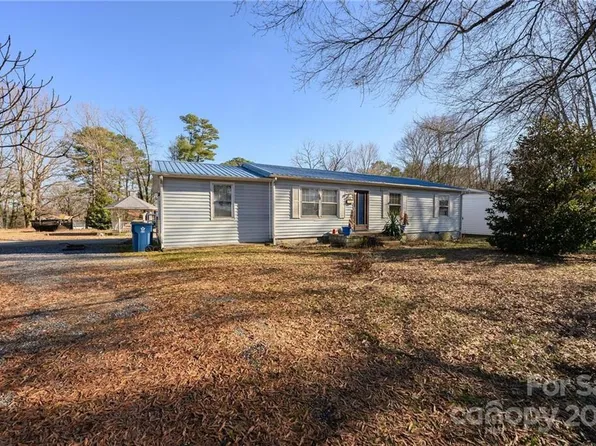 3238 28th St NE, Hickory, NC 28601