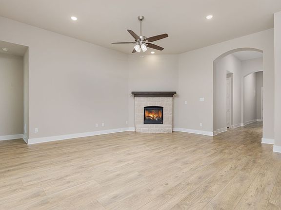 5th image of 1829 Leo Dr