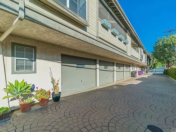 3rd image of 215 E Roosevelt Rd APT D