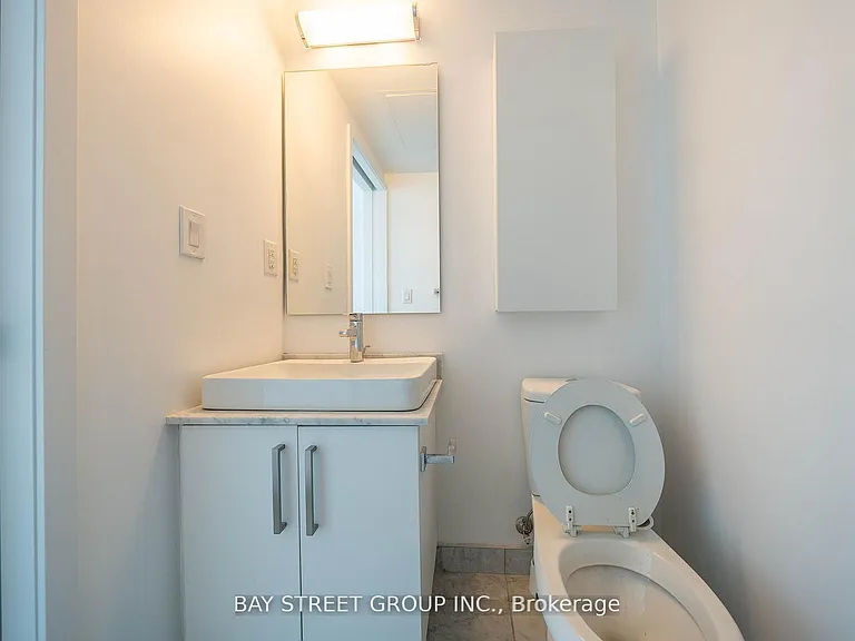12 York St #5607 — Photo 6