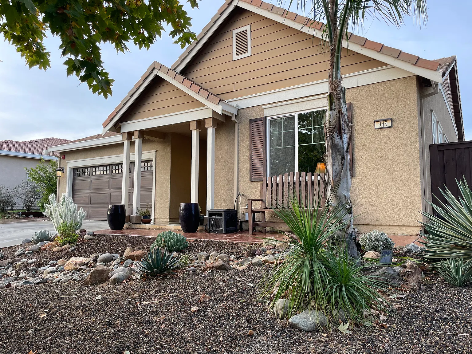 4 bed, 2.5 bath, 2073 sqft, $3,200 — Photo 2