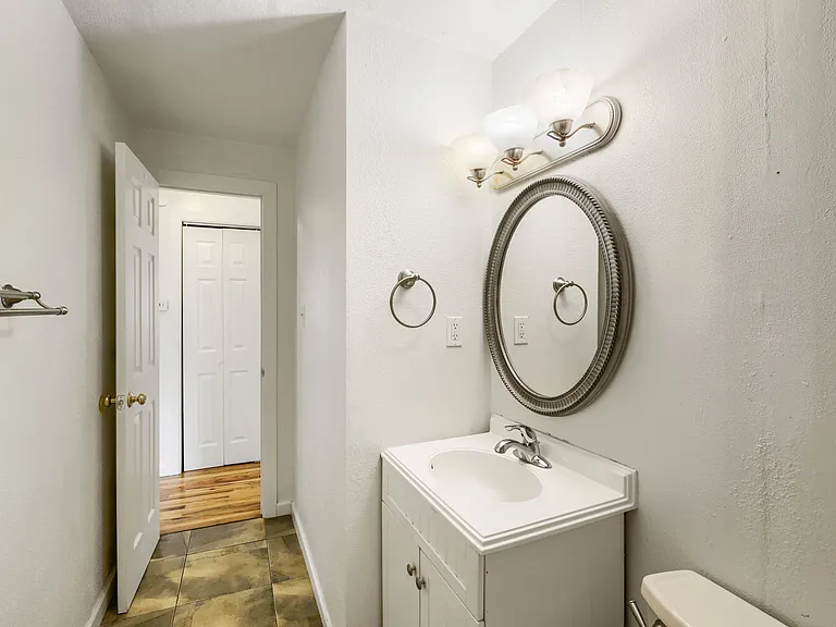 301 Moss St — Photo 10