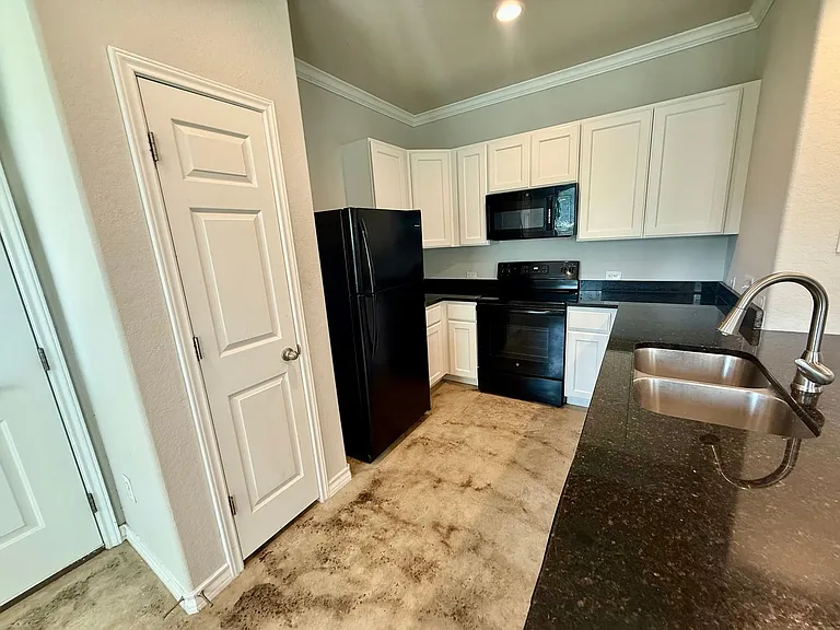 8331 Breezy Cv #4 — Photo 9