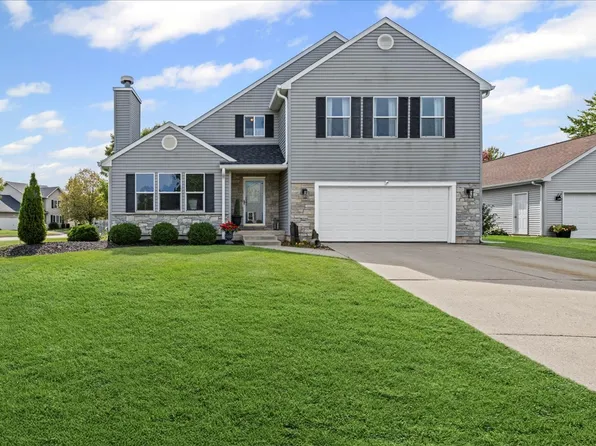 350 Prairie Ridge Dr, Woodstock, IL 60098