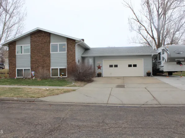 3624 37th St NW, Mandan, ND 58554