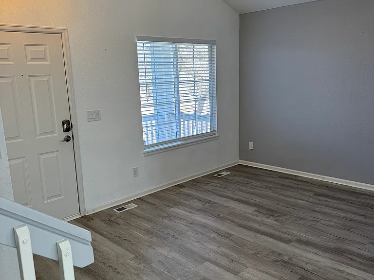 1632 Bain Dr — Photo 2