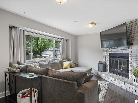 5th image of 4022 N 92nd Cir