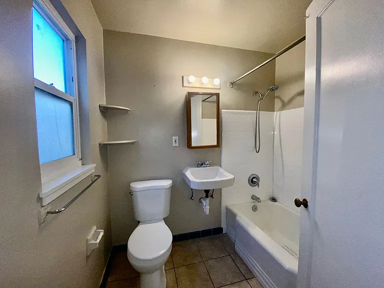 2523 I St — Photo 10