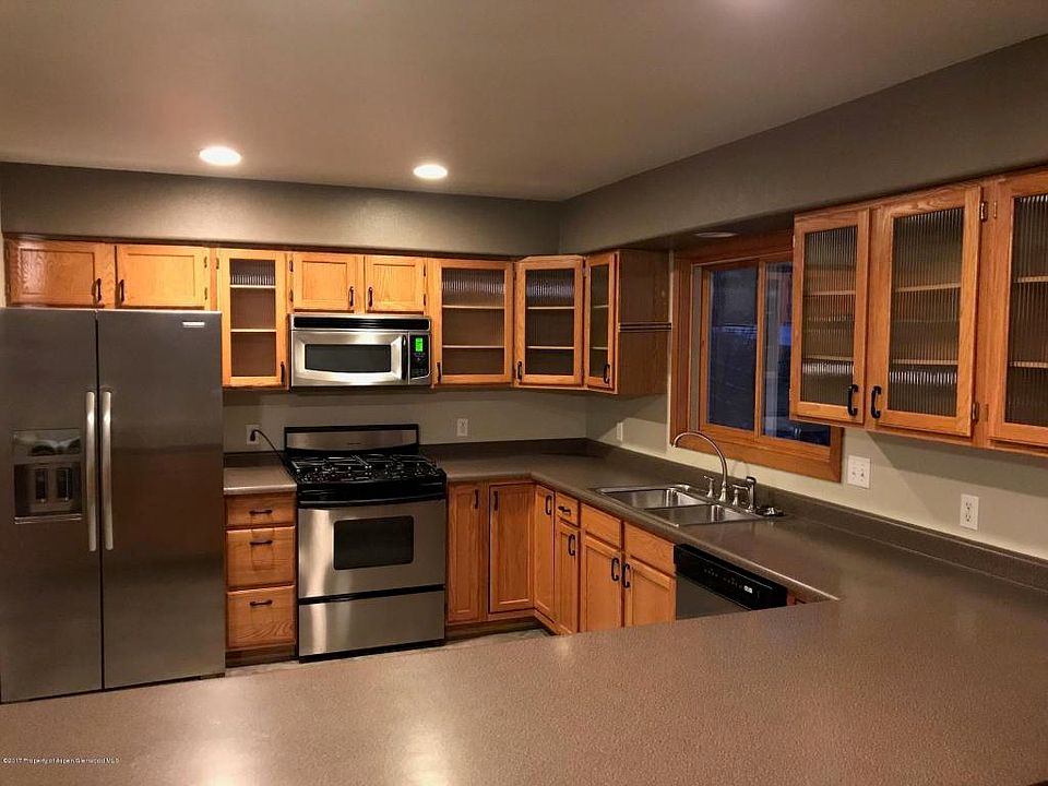 2nd image of 831 Stoneridge Ct