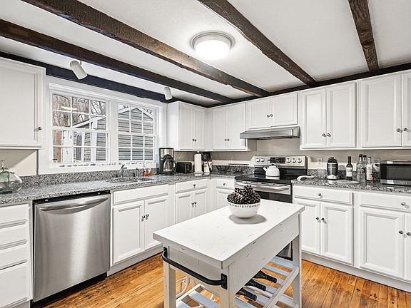 4th image of 9 Grove St Unit 9
