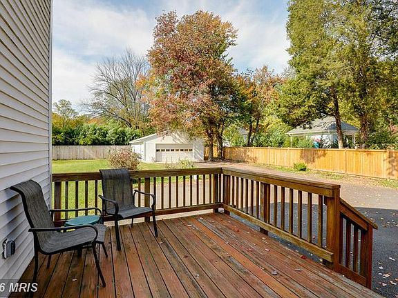 Rear deck to driveway and detached garage